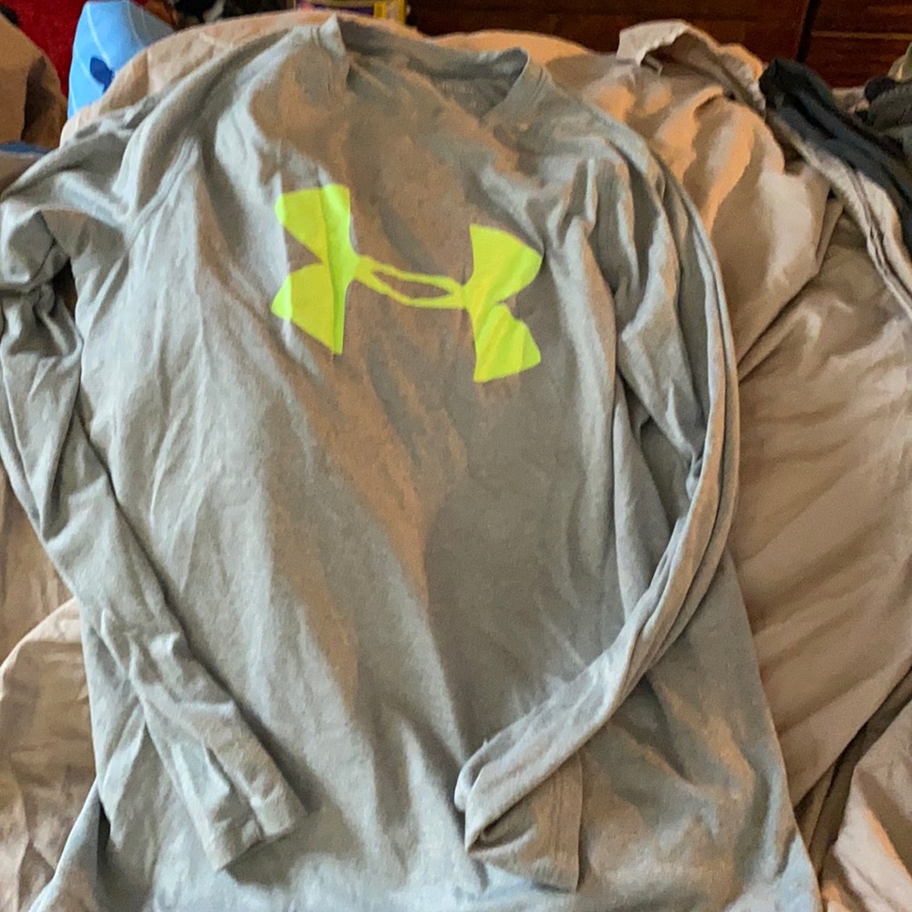 Under armor long sleeve gray shirt